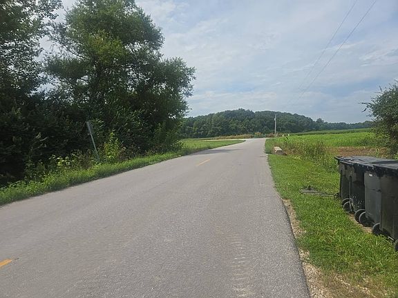 4th image of 675 McIntosh Hill Rd