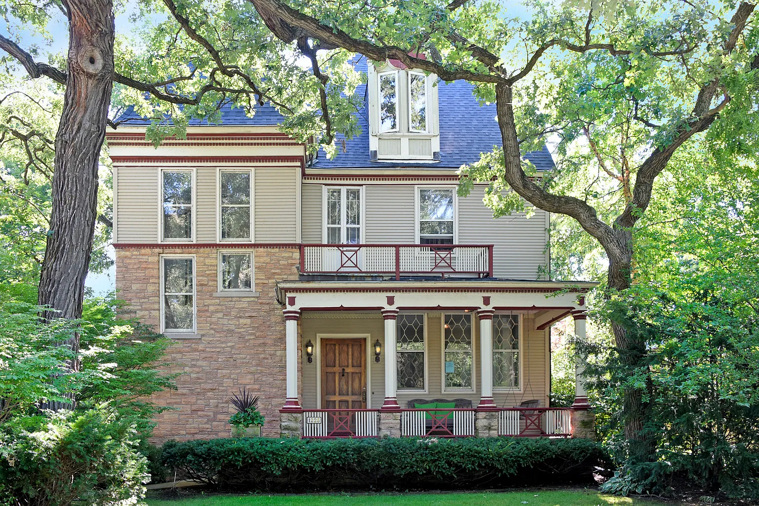 1225 Michigan Ave photo 1