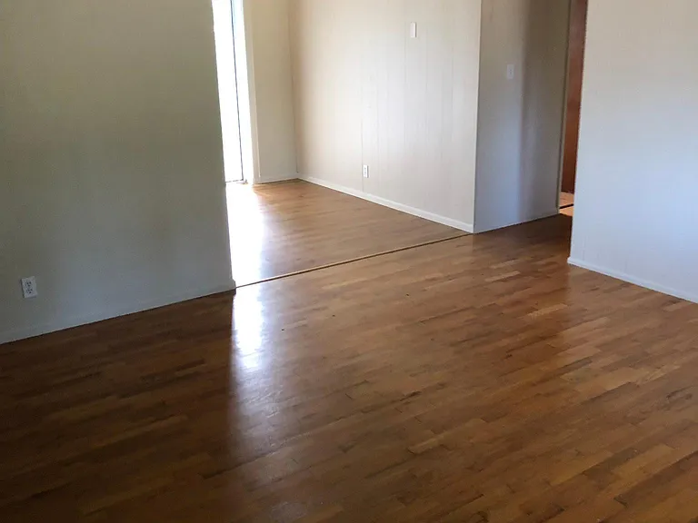 1720 Barton St — Photo 3
