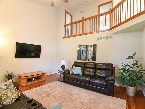 5th image of 32083 Oakcrest Dr