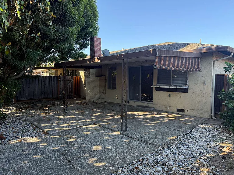 2276 Cherry Ave — Photo 10