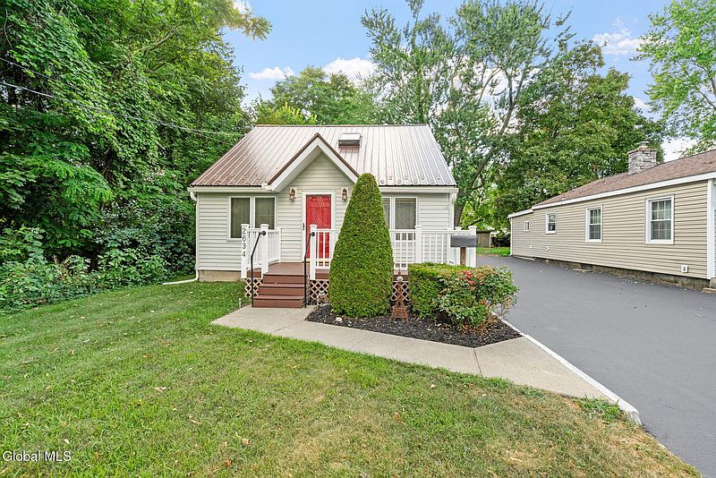 2nd image of 2634 1st Avenue