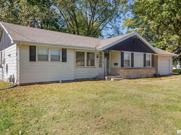 439 N Hickory St, Du Quoin, IL 62832