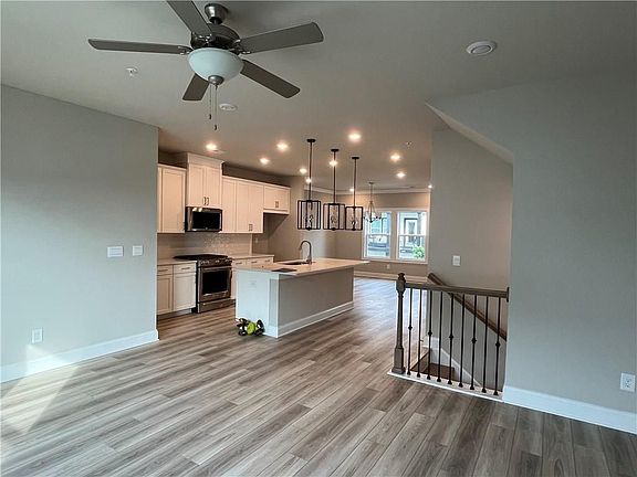 3rd image of 705 Mulberry Cir