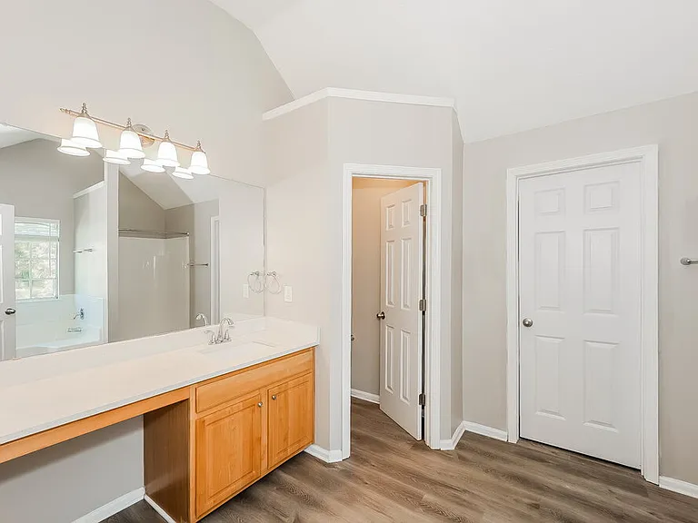 4021 Castle Way — Photo 11