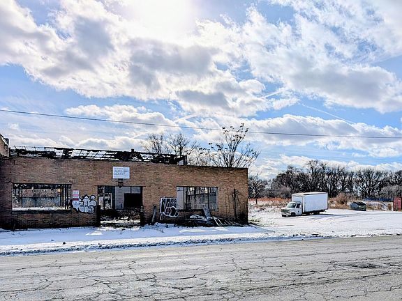 3rd image of 1301 W Ridge Rd