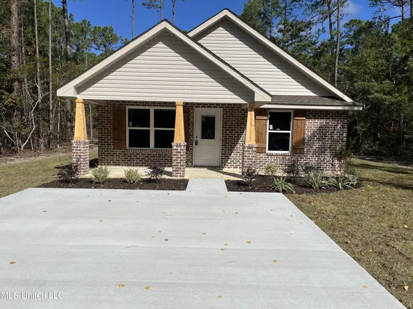 226 Music St, Waveland, MS 39576