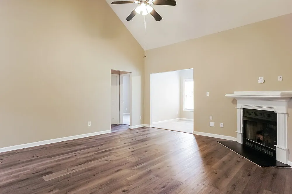3 bed, 2.0 bath, 1436 sqft, $2,105 — Photo 3
