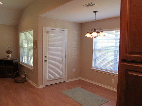 4th image of 513 Hickory Hill Dr