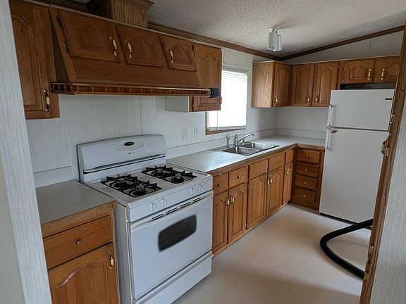 4th image of 611 W Matthews St #32