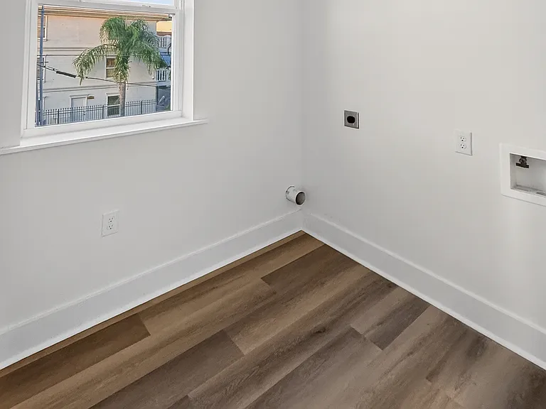 laundry room
(washer / dryer coming soon)