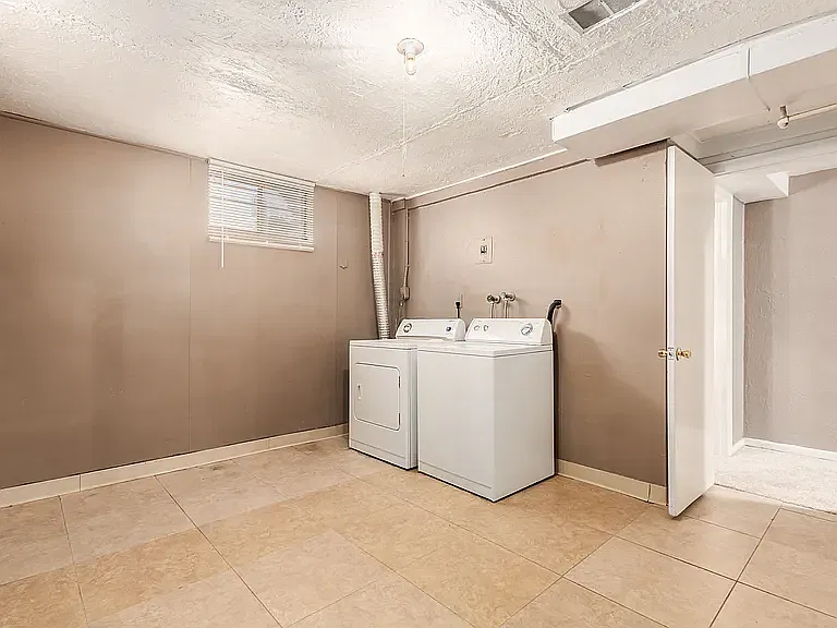 2 bed, 875 sqft, $1,997 — Photo 3