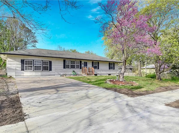 304 E South St, Harrisonville, MO 64701