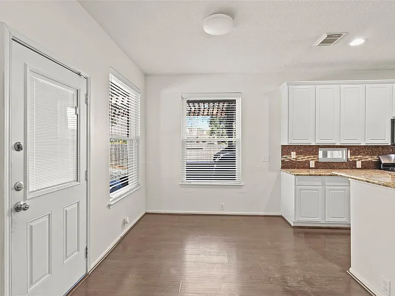 20510 Pioneer Bend Ct — Photo 24