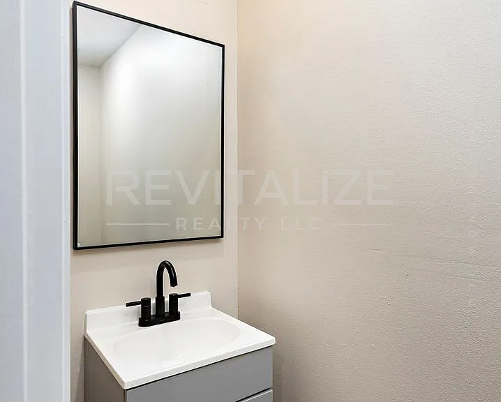 1704 McGill Ave — Photo 13