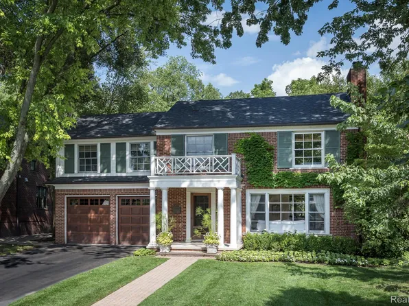 290 Chesterfield Ave, Birmingham, MI 48009