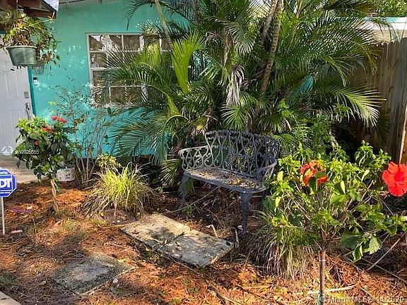 3rd image of 141 SE 25th Ave #1