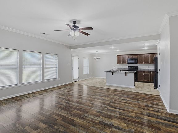2nd image of 121 Orchard Ln
