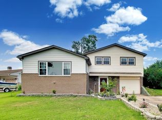9007 W 92nd St, Hickory Hills, IL 60457