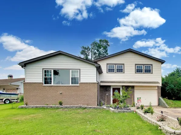 9007 W 92nd St, Hickory Hills, IL 60457