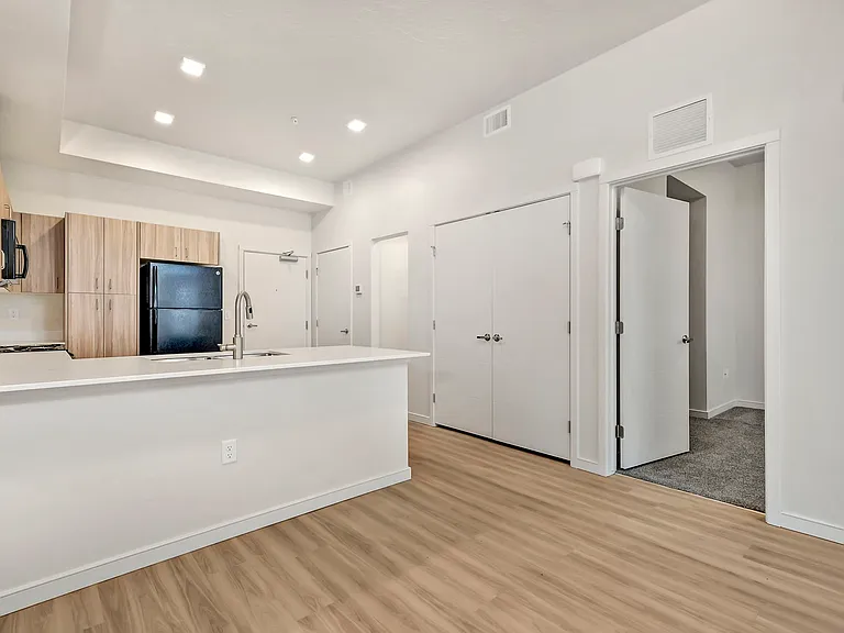Parkway Apartments — Photo 23