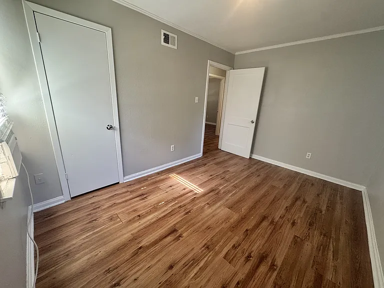 4742 Violet Ave — Photo 8