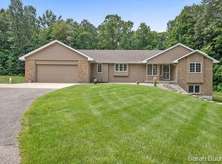 5583 Pine Island Dr NE, Comstock Park, MI 49321