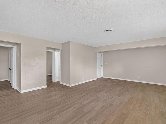 5th image of 2961 NE 7th Ave