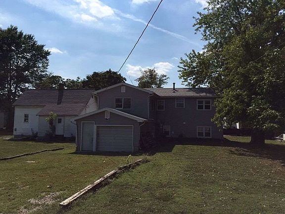 4th image of 636 Vollmer St #2