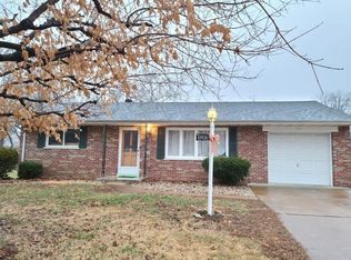 10926 Oasis Dr, Saint Louis, MO 63123