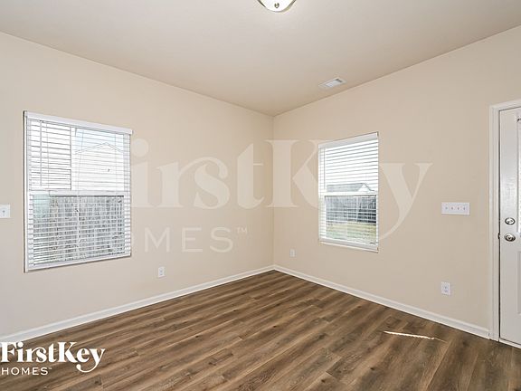 5th image of 323 Darling Ln
