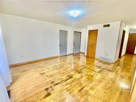 2nd image of 4809 Orchard St