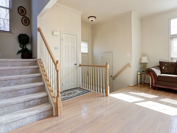 4th image of 46729 Lynnhaven Sq
