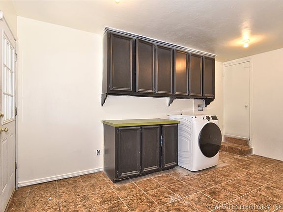 2nd image of 105 Lakeview Dr
