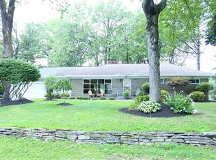 909 Meadow Ln, Niskayuna, NY 12309