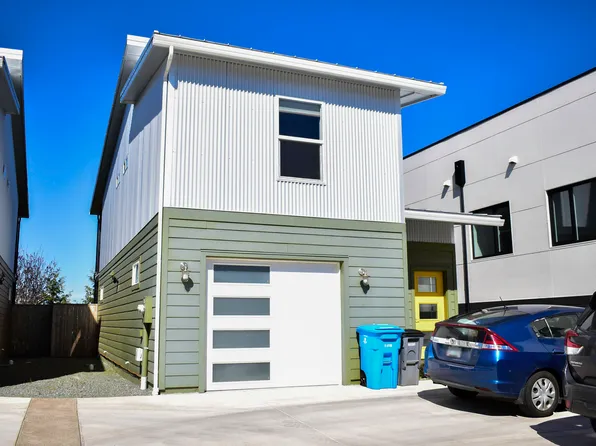 310 E Rapp Rd, Talent, OR 97540