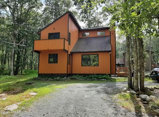 179 Lake Forest Dr, Dingmans Ferry, PA 18328