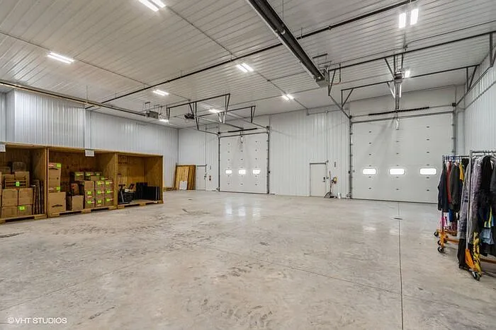 Studio, 3717 sqft, $2,000 — Photo 2