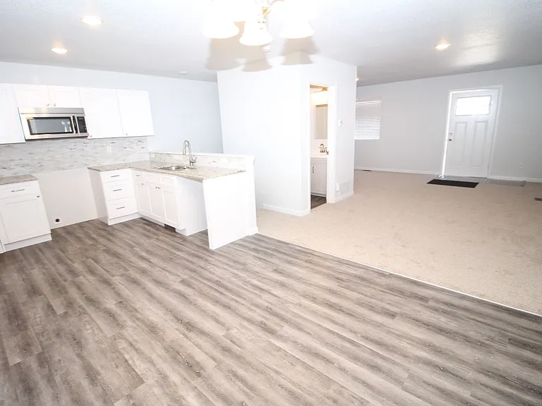 943 E Moreno Ave — Photo 6