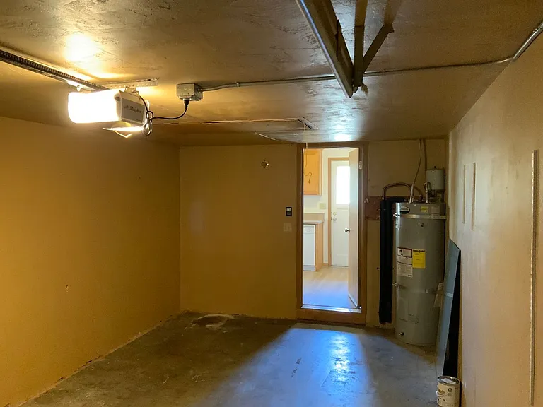 2 bedroom in River Road Area — Photo 9