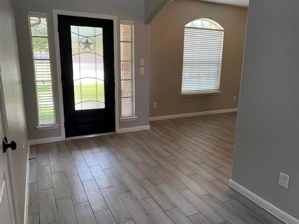4 bed, 2.5 bath, 2314 sqft, $2,550 — Photo 4