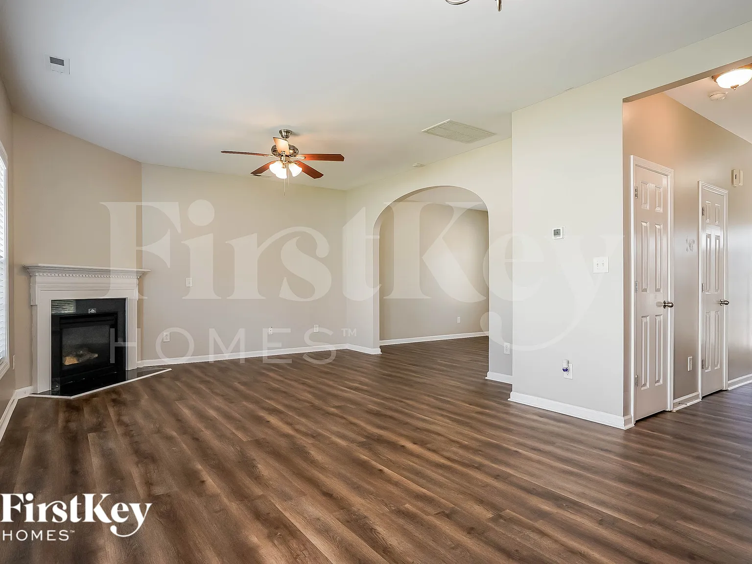 4 bed, 2.5 bath, 1876 sqft, $2,185 — Photo 2