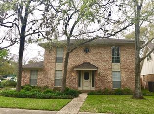 13807 Vinehill Dr, Sugar Land, TX 77498