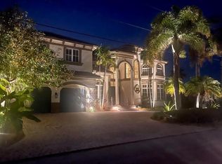 945 Cypress Dr, Delray Beach, FL 33483
