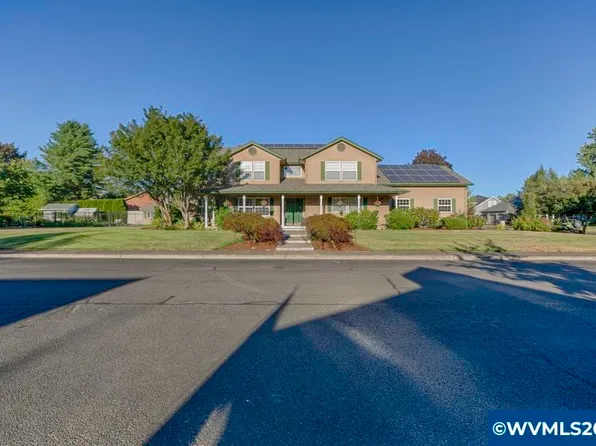 692 SE Cypress Ave, Dallas, OR 97338