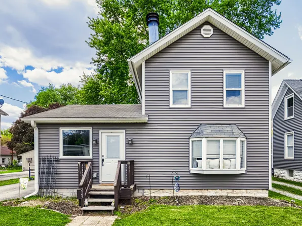 225 N May St, Hinckley, IL 60520