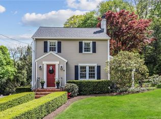 37 Beardsley Pkwy, Trumbull, CT 06611