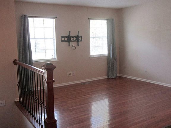 3rd image of 2547 Daly Dr