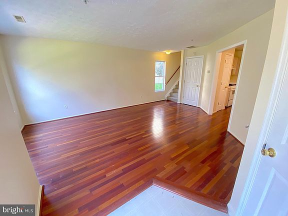 4th image of 50 Hearthstone Ct APT L