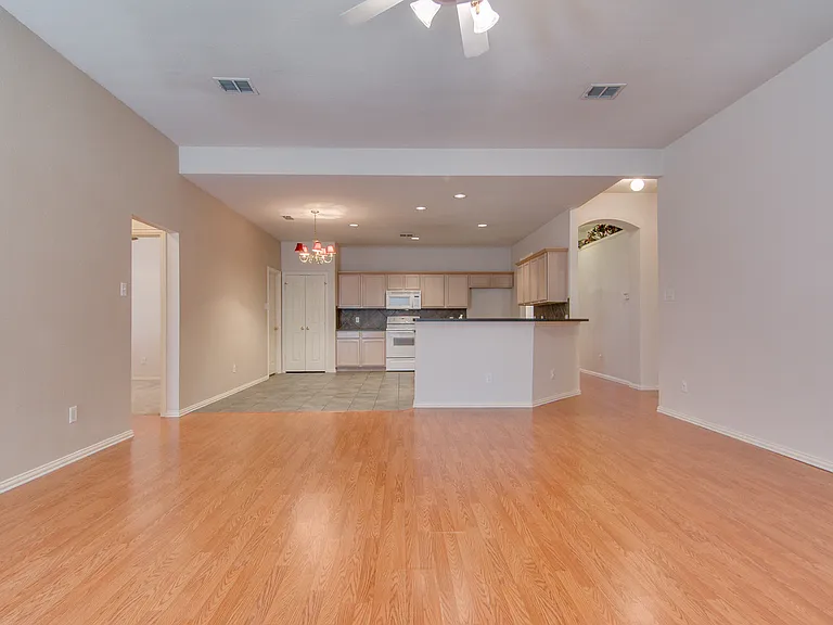 1133 Hillwood Dr — Photo 9